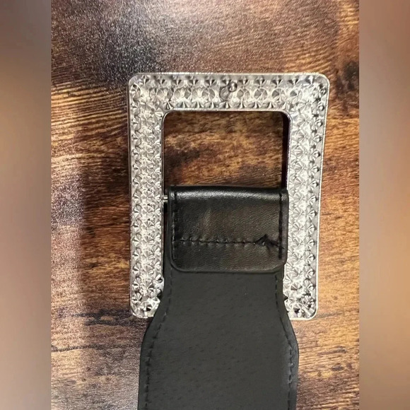 Rhinestone women’s stretch belt. Size: 28”. - Picture 7 of 11